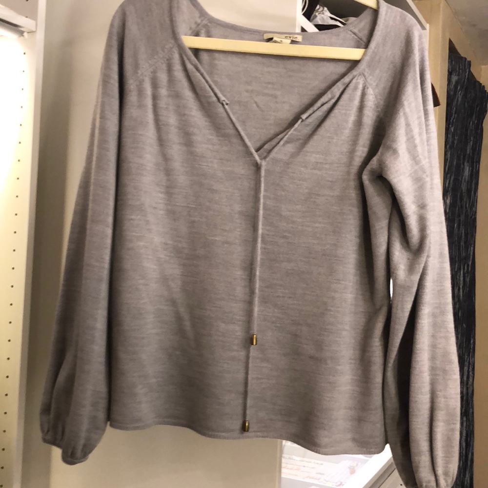Grey Long sleeve sweater.